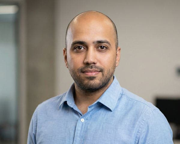 Saleh Akbari portrait